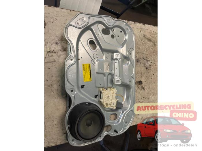 Fenstermechanik 4-türig links vorne van een Ford Focus 2 Wagon 1.8 16V 2006