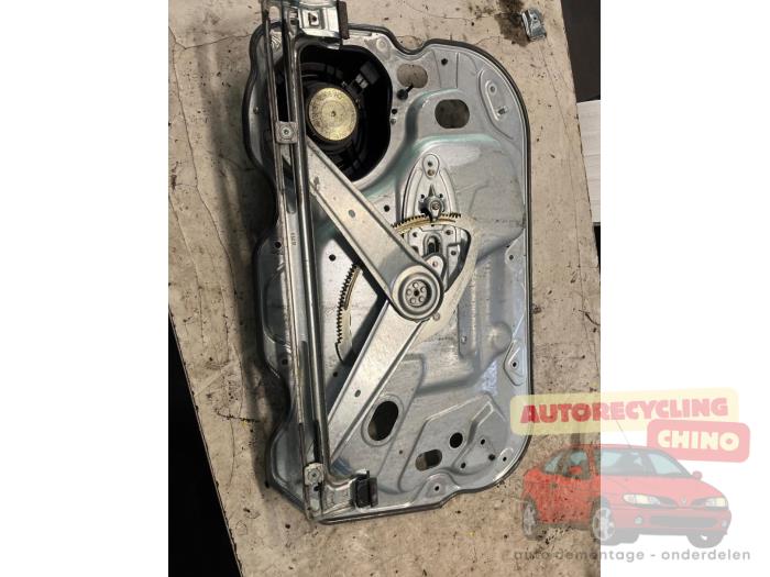 Fenstermechanik 4-türig links vorne van een Ford Focus 2 Wagon 1.8 16V 2006