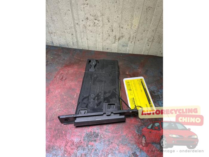 Gebrauchte Getränkehalter BMW 3 serie (E90) 320d 16V Preis € 20,00 Margenregelung angeboten von Autorecycling Chino B.V.