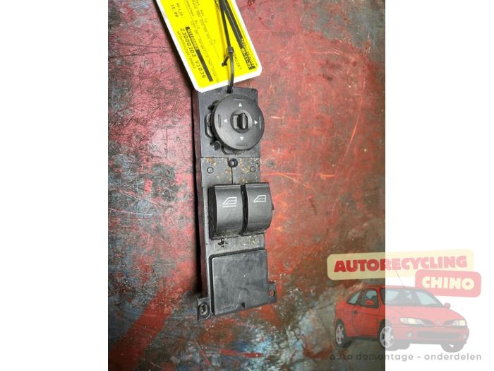 Elektrisches Fenster Schalter van een Ford Focus 2 Wagon 1.8 16V 2006