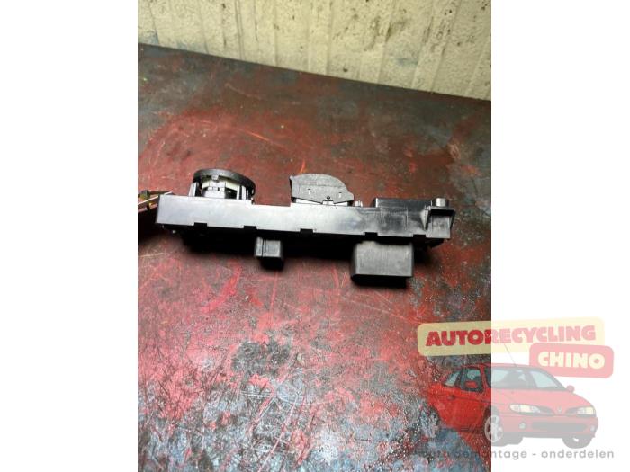 Elektrisches Fenster Schalter van een Ford Focus 2 Wagon 1.8 16V 2006