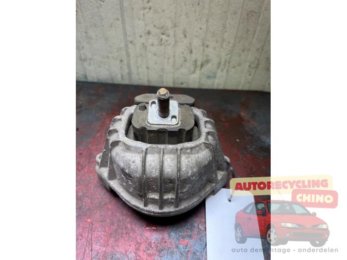 Usagé Support moteur BMW 3 serie (E90) 320d 16V Prix € 25,00 Règlement à la marge proposé par Autorecycling Chino B.V.