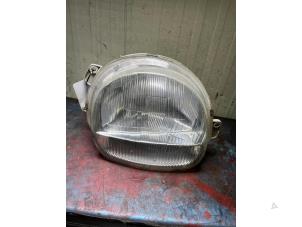 Used Headlight, right Renault Twingo (C06) 1.2 16V Price € 25,00 Margin scheme offered by Autorecycling Bart