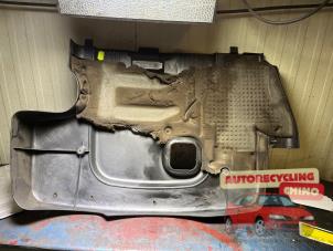 Abdeckblech Motor van een BMW 3 serie (E90) 320d 16V 2006