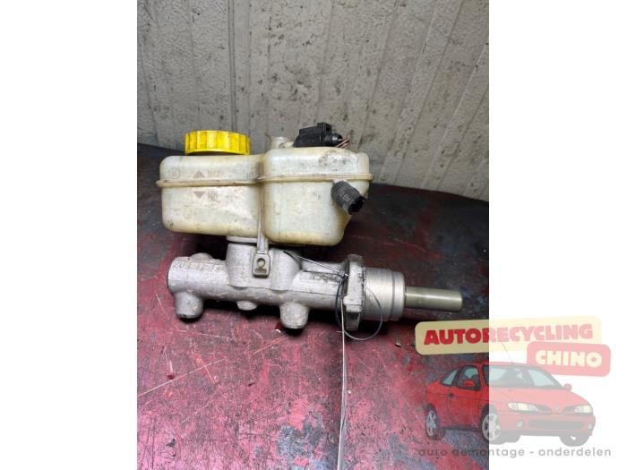 Used Master cylinder Volkswagen Polo IV (9N1/2/3) 1.2 12V Price € 25,00 Margin scheme offered by Autorecycling Chino B.V.