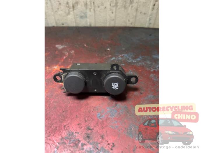 Używane Przelacznik ESP Honda Civic (FK/FN) 1.4i Type S 16V Cena € 10,00 Procedura marży oferowane przez Autorecycling Chino B.V.