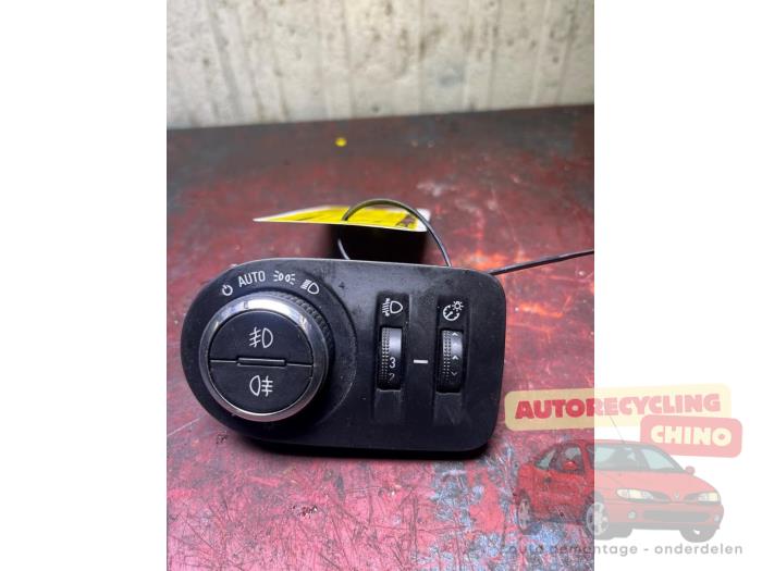 Używane Przelacznik swiatel Opel Corsa D 1.3 CDTi 16V ecoFLEX Cena € 20,00 Procedura marży oferowane przez Autorecycling Chino B.V.