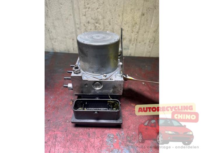 Begagnade ABS-pump Peugeot 308 (4A/C) 1.6 VTI 16V Pris € 75,00 Marginaltabell erbjuds av Autorecycling Chino B.V.