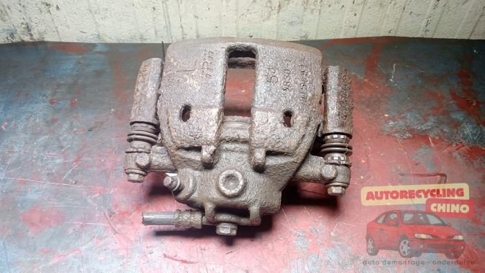 Gebrauchte Bremszange links vorne Mitsubishi Colt (Z2/Z3) 1.3 16V Preis € 35,00 Margenregelung angeboten von Autorecycling Chino B.V.