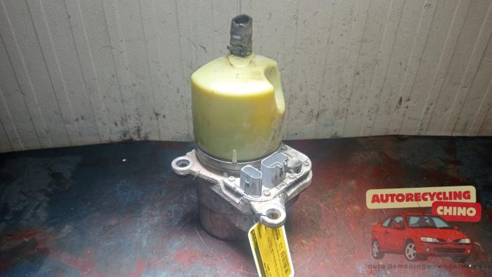 Usagé Pompe de direction Volvo V50 (MW) 2.0 D 16V Prix € 80,00 Règlement à la marge proposé par Autorecycling Chino B.V.