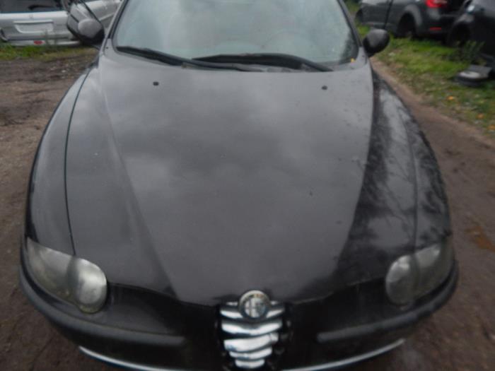 Capot d'un Alfa Romeo 147 (937) 1.6 HP Twin Spark 16V 2002