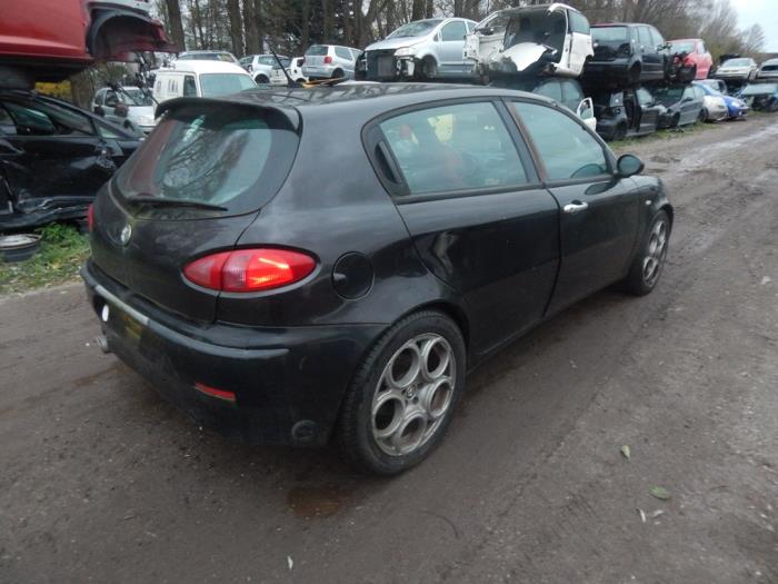Tailgate from a Alfa Romeo 147 (937) 1.6 HP Twin Spark 16V 2002