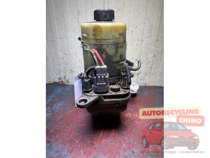 Usagé Pompe de direction Ford Focus 2 Wagon 1.8 16V Prix € 75,00 Règlement à la marge proposé par Autorecycling Chino B.V.