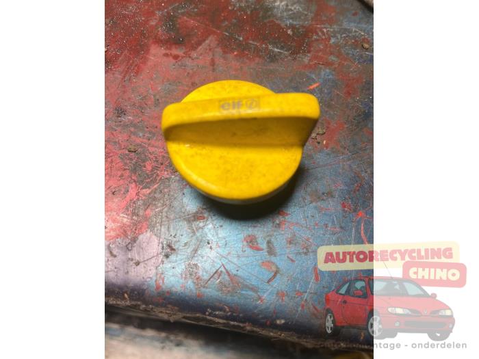 Gebrauchte Ölkappe Renault Twingo (C06) 1.2 Preis € 10,00 Margenregelung angeboten von Autorecycling Chino B.V.