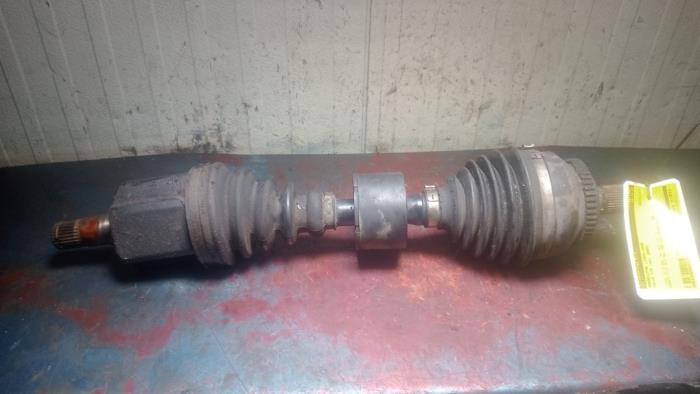 Front drive shaft, left from a Volvo V70 (SW) 2.3 T5 20V 2000