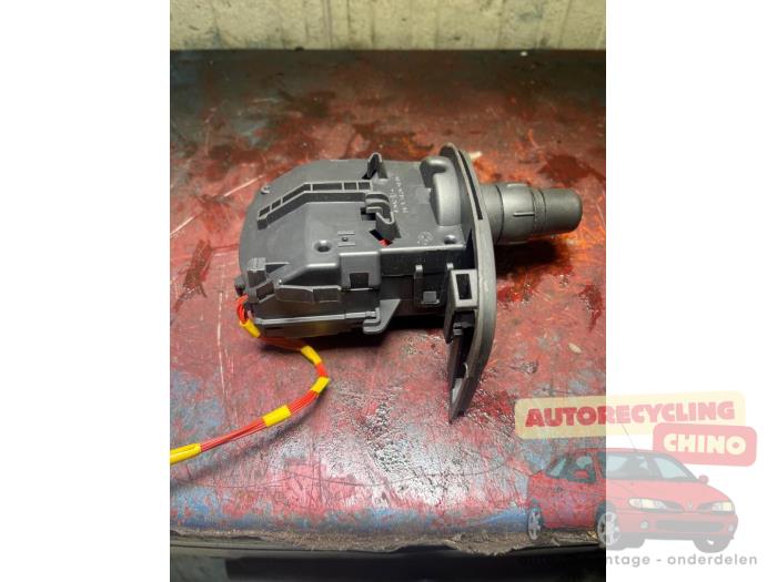 Używane Przelacznik swiatel Renault Modus/Grand Modus (JP) 1.2 16V TCE 100 Cena € 50,00 Procedura marży oferowane przez Autorecycling Chino B.V.