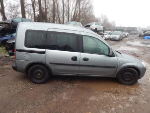 Used Front wing, right Opel Combo Tour (Corsa C) 1.7 CDTi 16V Price € 50,00 Margin scheme offered by Autorecycling Bart