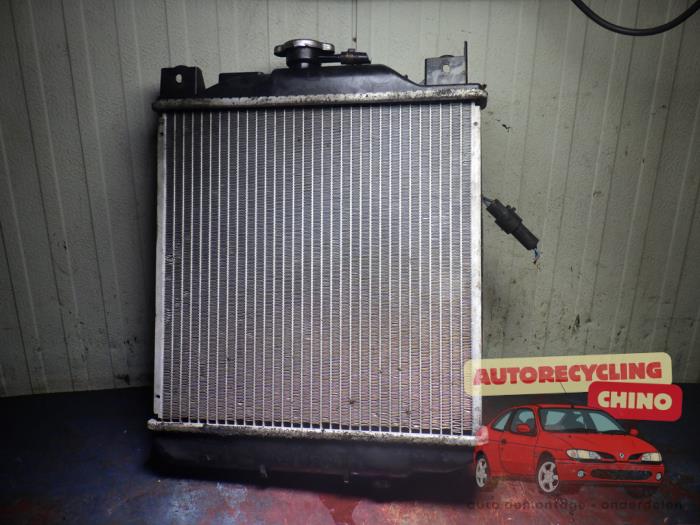 Usagé Radiateur Suzuki Swift (SF310/413) 1.0i Prix € 60,00 Règlement à la marge proposé par Autorecycling Chino B.V.