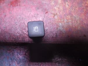 Used Tank cap cover switch Citroen C4 Berline (NC) 1.4 16V VTi Price € 10,00 Margin scheme offered by Autorecycling Bart