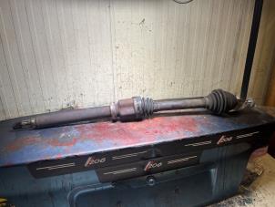 Used Front drive shaft, right Volvo C30 (EK/MK) 1.6 D 16V Price € 50,00 Margin scheme offered by Autorecycling Bart