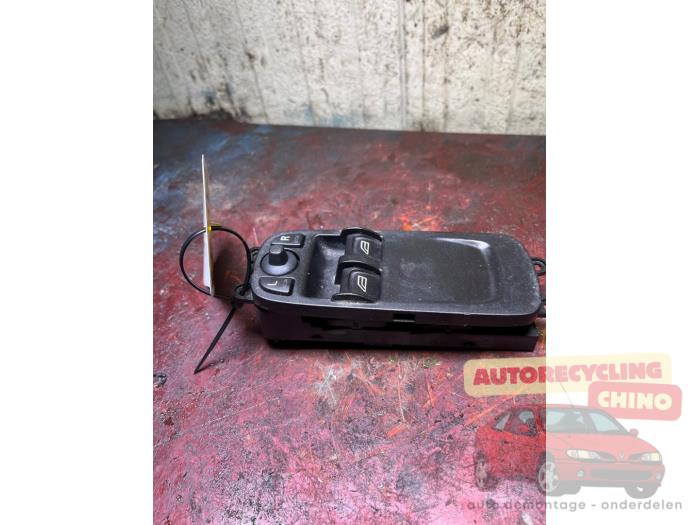 Usados Interruptor de ventanilla eléctrica Volvo C30 (EK/MK) 1.6 D 16V Precio € 35,00 Norma de margen ofrecido por Autorecycling Chino B.V.