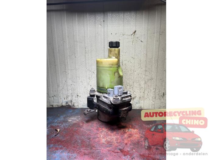 Usagé Pompe de direction Volvo C30 (EK/MK) 1.6 D 16V Prix € 50,00 Règlement à la marge proposé par Autorecycling Chino B.V.