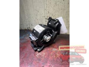 Usados Motor de ventilador de calefactor Mercedes C Combi (S203) 2.0 C-200K 16V Precio € 25,00 Norma de margen ofrecido por Autorecycling Chino B.V.