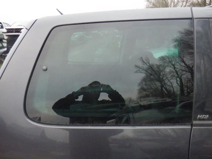 Zusätzliches Fenster 4-türig rechts hinten van een Peugeot 807 2.2 HDiF 16V 2006