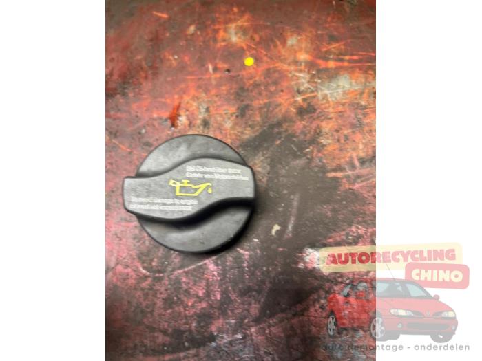 Gebrauchte Ölkappe Mercedes B (W245) 1.5 B-150 16V Preis € 10,00 Margenregelung angeboten von Autorecycling Chino B.V.