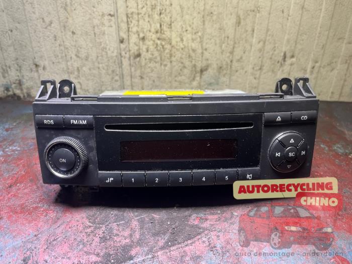 Gebrauchte Radio Mercedes B (W245) 1.5 B-150 16V Preis € 50,00 Margenregelung angeboten von Autorecycling Chino B.V.