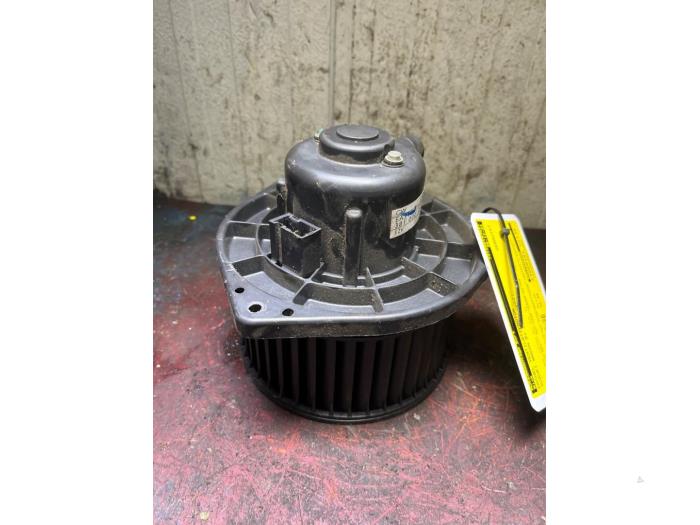 Heating and ventilation fan motor from a Suzuki Wagon-R+ (RB) 1.3 16V 2002