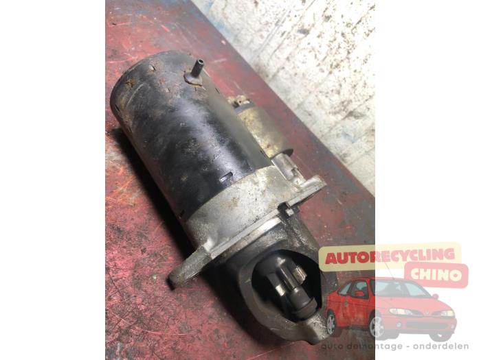 Starter from a Nissan Micra (K11) 1.3 LX,SLX 16V 2000