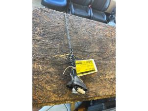 Used Antenna Renault Twingo II (CN) 1.2 16V Price € 20,00 Margin scheme offered by Autorecycling Bart
