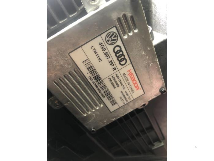Phare gauche d'un Audi Q3 (F3B) 1.4 45 TFSIe 16V 2018