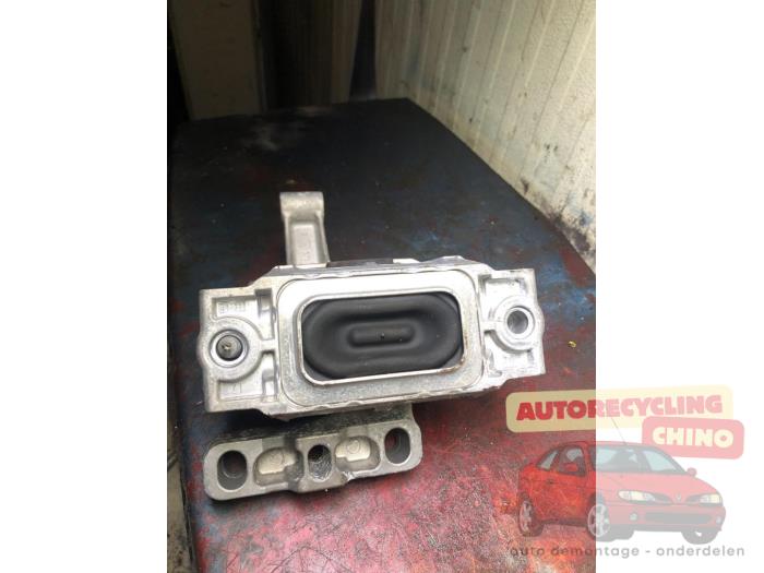 Used Engine mount Audi Q3 (F3B) 1.4 45 TFSI e 16V Price € 35,00 Margin scheme offered by Autorecycling Chino B.V.