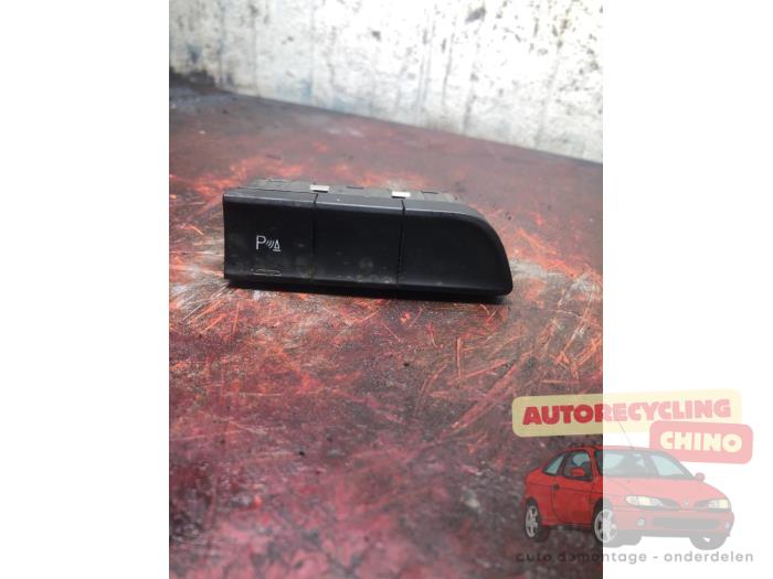 Używane Przelacznik ESP Audi Q3 (F3B) 1.4 45 TFSI e 16V Cena € 10,00 Procedura marży oferowane przez Autorecycling Chino B.V.