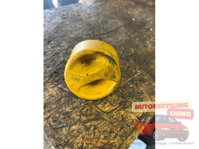 Gebrauchte Ölkappe Renault Clio II (BB/CB) 1.6 Autom. Preis € 10,00 Margenregelung angeboten von Autorecycling Chino B.V.