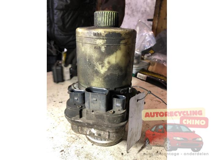 Usagé Pompe direction assistée Volkswagen Polo IV (9N1/2/3) 1.4 TDI 80 Prix € 50,00 Règlement à la marge proposé par Autorecycling Chino B.V.