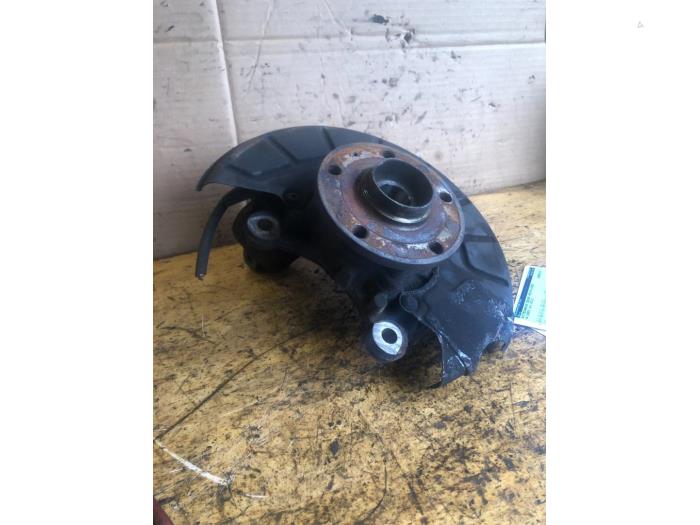 Knuckle, front left from a Volkswagen Caddy III (2KA,2KH,2CA,2CH) 1.6 TDI 16V 2012