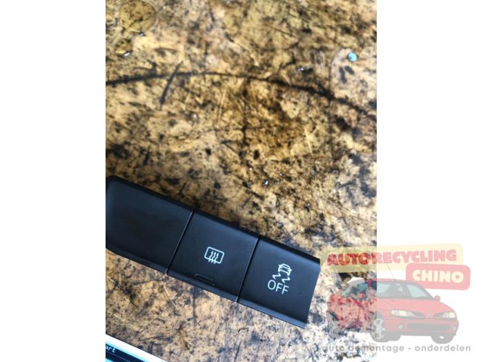 Usados Interruptor ESP Audi A1 (8X1/8XK) 1.4 TFSI 16V 125 Precio € 20,00 Norma de margen ofrecido por Autorecycling Chino B.V.