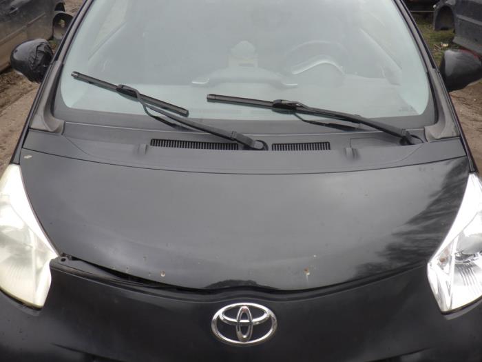 Bonnet from a Toyota iQ 1.0 12V VVT-i 2010