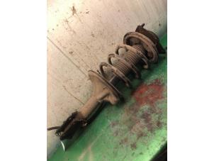 Used Fronts shock absorber, left Hyundai Matrix 1.6 16V Price € 40,00 Margin scheme offered by Autorecycling Bart
