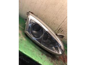 Used Headlight, right Hyundai Coupe 1.6 16V Price € 35,00 Margin scheme offered by Autorecycling Bart
