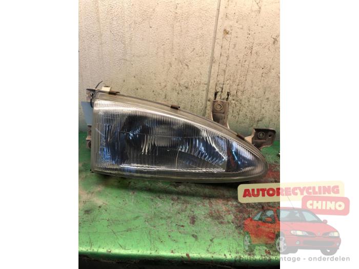 Używane Reflektor prawy Hyundai Accent II/Excel II/Pony 1.3i 12V Cena € 35,00 Procedura marży oferowane przez Autorecycling Chino B.V.