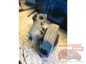 Motorlager van een Renault Megane III Berline (BZ) 1.4 16V TCe 130 2010