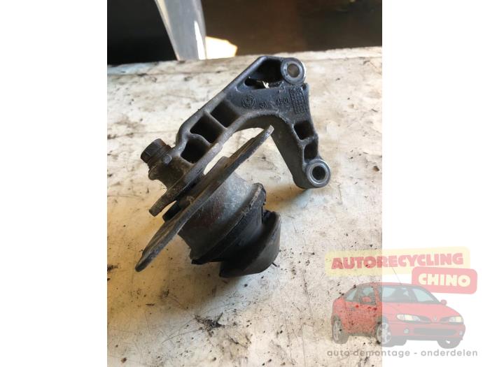 Engine mount from a Fiat Punto I (176) 55 1.1 1998