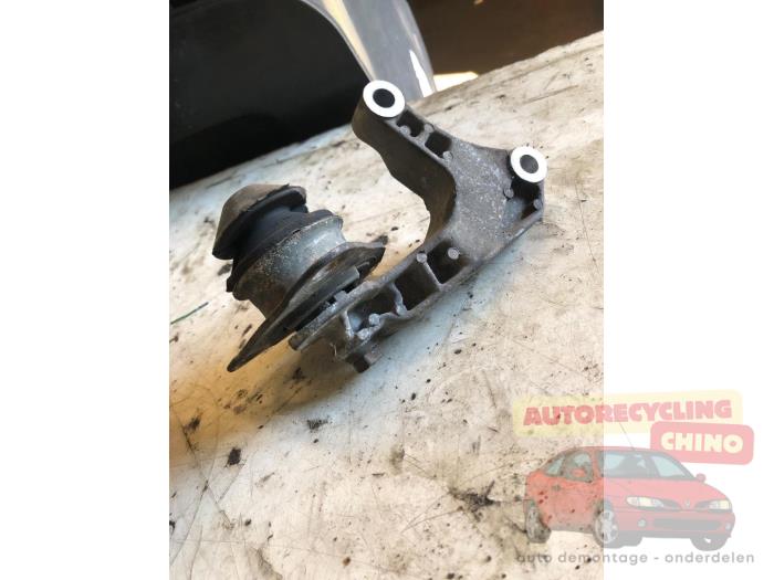 Usagé Support moteur Fiat Punto I (176) 55 1.1 Prix € 25,00 Règlement à la marge proposé par Autorecycling Chino B.V.