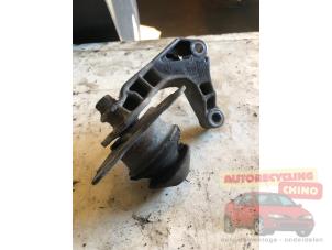 Engine mount from a Fiat Punto I (176) 55 1.1 1998