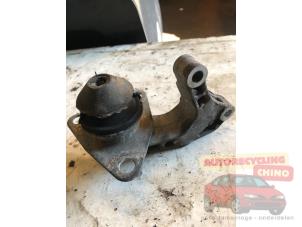 Engine mount from a Fiat Punto I (176) 55 1.1 1998