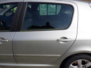 Used Rear door window 4-door, left Peugeot 307 (3A/C/D) 1.6 16V Price € 35,00 Margin scheme offered by Autorecycling Bart